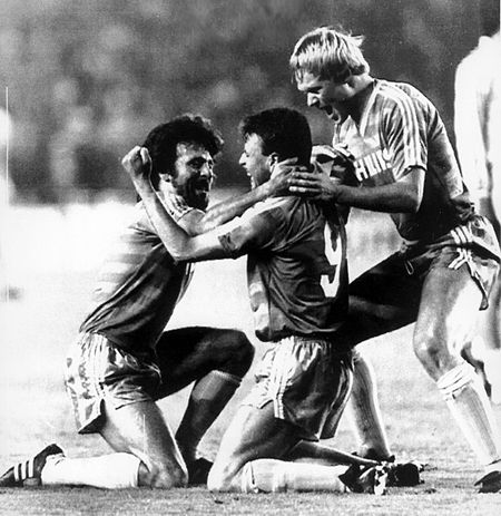 PSV Eindhoven, 1987–88 European Cup Semi-final, Santiago Bernabéu, Madrid.jpg