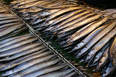 Tập_tin:Pacific_saury_dried_overnight.jpg