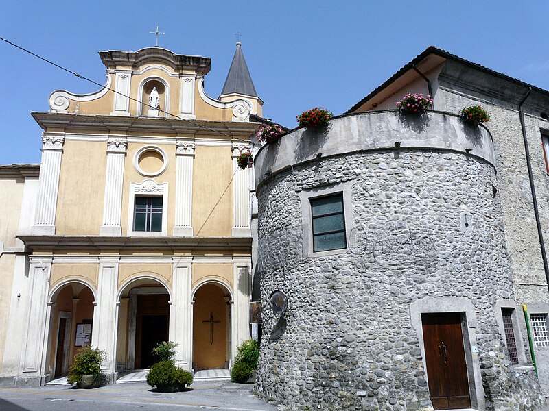 File:Pallerone (Aulla)-chiesa san tommaso becket-complesso.jpg