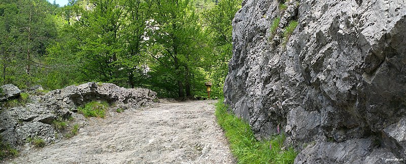 File:Panoráma - v Kvačianskej doline 2017.jpg