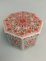 Fine example of contemporary parchinkari white marble inlaid box made in Agra, India using similar techniques to those used for the Taj Mahal. 5604 semi-precious stones were inlaid to make this item.