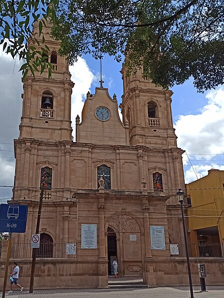 File:Parroquia de El Señor de la Salud - León, Guanajuato.jpg