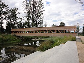 Bis-loopbrug gezien vanaf de tennisbanen van Certoux