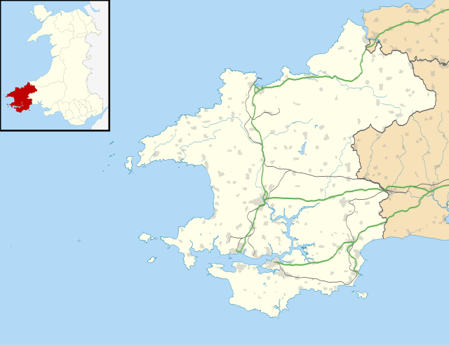 Mapa konturowa Pembrokeshire, blisko centrum na lewo znajduje się punkt z opisem „St David’s”