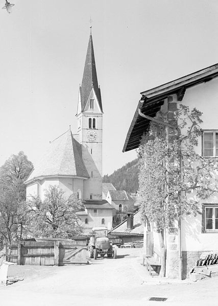 File:Pfarrkirche-in-Terfens-im-Unterinntal-Tirol.jpg