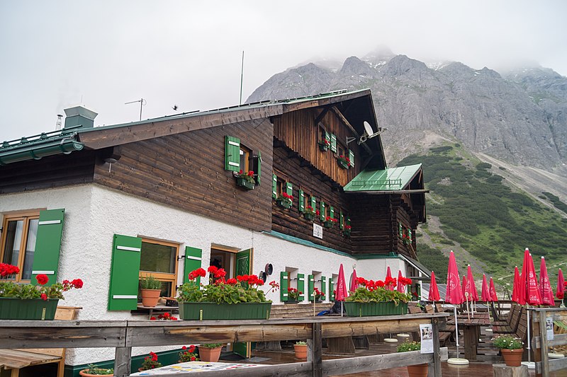 File:Pfeishütte W 2016-07.jpg