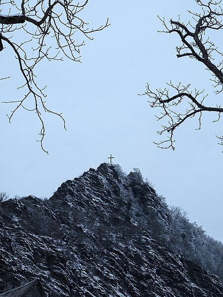 File:Picture of the Pinner Cross 01.jpg