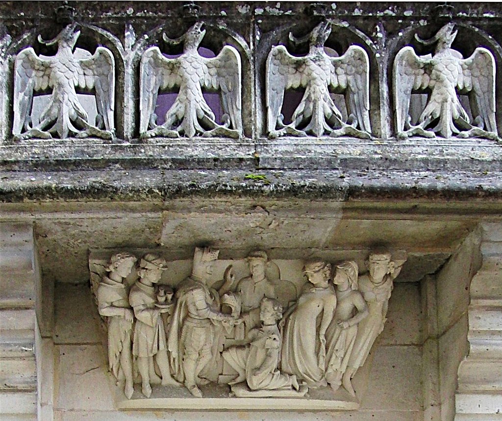 Pierrefonds Bas reliefs de la cour intérieure (4).jpg