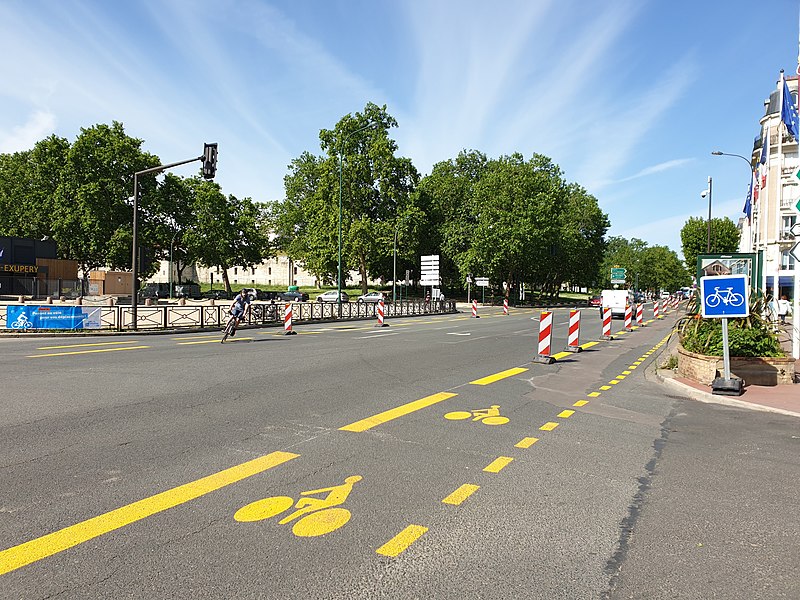 File:Pistes cyclables temporaires Covid-19 (49890358333).jpg
