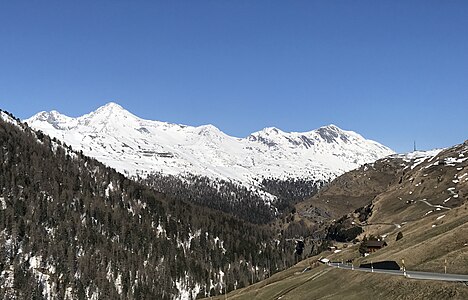 Piz Timun, Piz della Palù, Pizzo Crotto, Piz dil Crot und Piz Miez, aufgenommen von Cresta (für Annotationen der einzelnen Berge aufs Bild klicken)