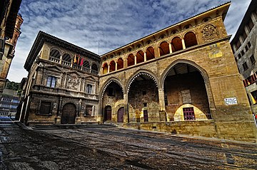 Archivo:Plaza_de_España_de_Alcañiz.jpg