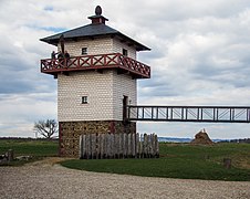 Der über eine Brücke erreichbare Wachturm