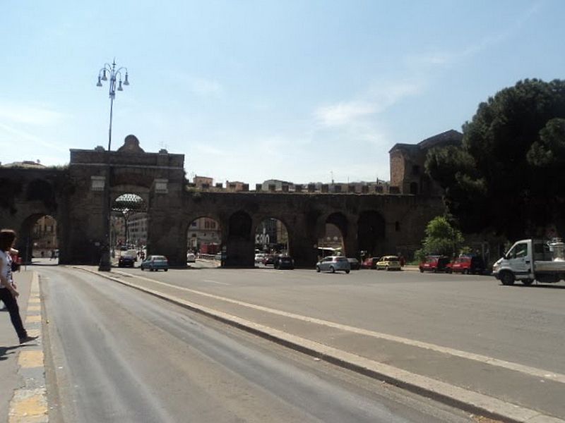 File:Porta San Giovanni (Rome).jpg