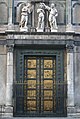 Puerta, con las esculturas de Sansovino e Innocenzo Spinazzi.