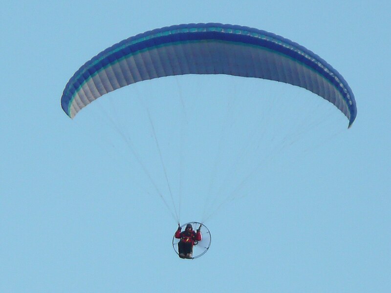 File:Powered paragliding 1450570.jpg