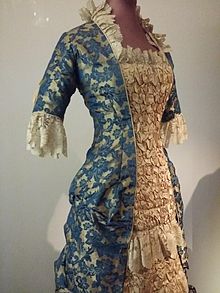 1878-1880 Princess line dress. V&A, CIRC.606-1962 Princess line dress, 1878.jpg