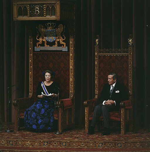 Prinsjesdag Koningin Beatrix leest Troonrede (rechts Prins Claus ), Bestanddeelnr 253-8791