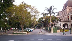 George Street entrance to the Queensland University of Technology Gardens Point campus. The City Botanic Gardens are at the left, and Parliament House is at the right