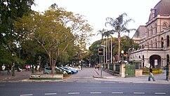 Entrance to the Gardens Point campus with Parliament House on the right QUT-Gardens-Point-entrance.jpg