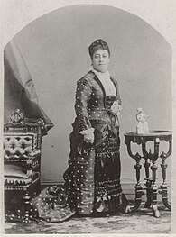 Queen Emma of Hawaii, photograph by A. A. Montano (PP-96-3-019).jpg