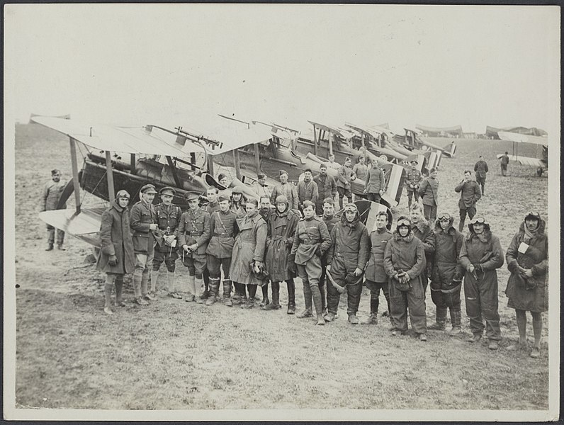 File:R.A.F. Scouting Squadron in France, who fly low and use their guns on the enemy , Bestanddeelnr 158-1636.jpg