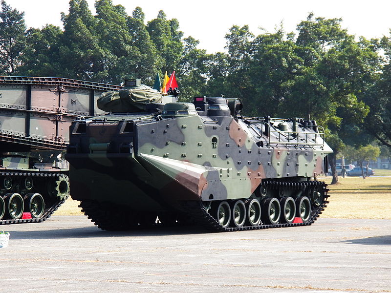 File:ROCMC AAV-7A1 in ROCA Infantry School Ground 20120211.jpg