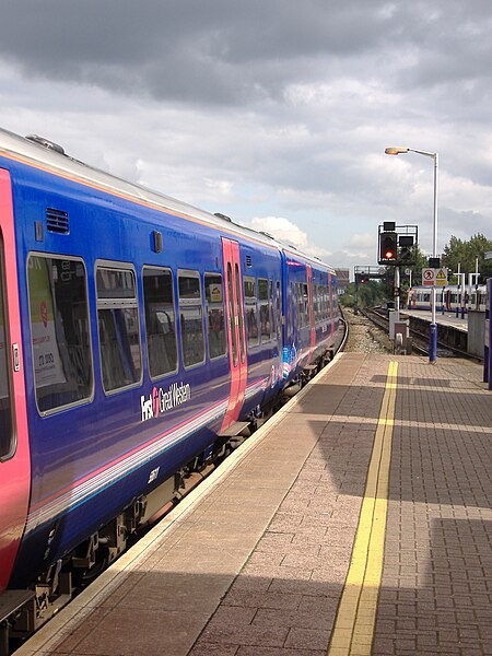 File:Reading railway station MMB 28 166211.jpg