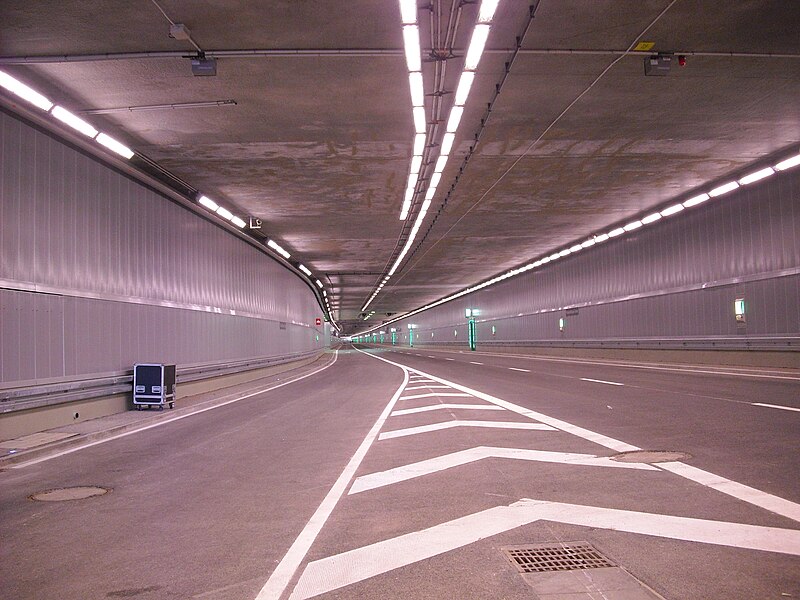 File:Richard-Strauss-Tunnel (an der Ausfahrt zur Denninger Straße mit Blick nach Süden).jpg