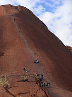 Chemin sur Uluru/Ayers Rock.