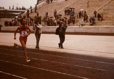 Rodolfo Gómez winning the IAAF Golden Marathon in 1982