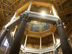 Rom, San Giovanni in Lateran, Innenraum des Baptisteriums.jpg