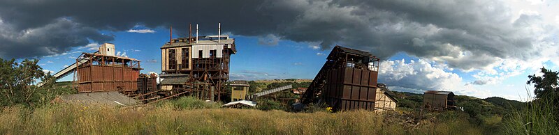 File:Rotowaro Carbonisation Plant.jpg