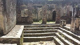 Ruins of Songo Mnara, inside the main building.jpg