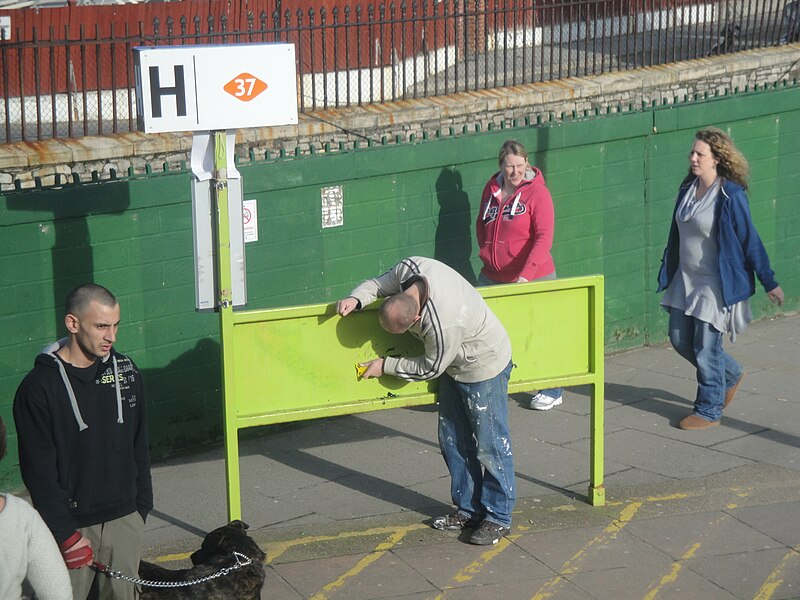 File:Ryde bus station February 2011 repaint 2.JPG