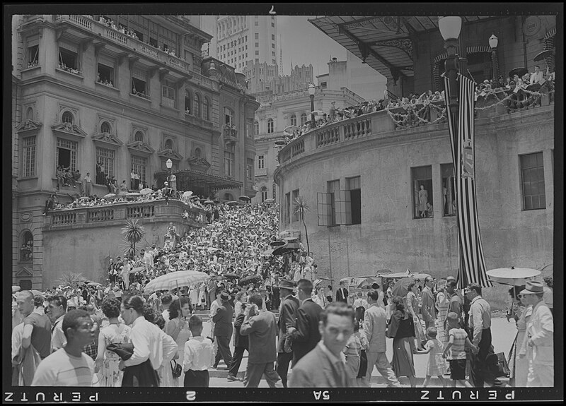 File:São Paulo - Festejos do IV Centenário de São Paulo (1554-1954). Vale do Anhnagabaú e Praça da Sé, Arquivo Público do Estado de São Paulo (BR SP APESP ICO RFFSA NEG 0017 009).jpg