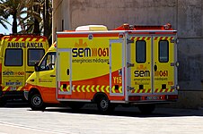 Ambulancias del SEM con la antigua rotulación