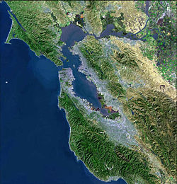 サンフランシスコ・ベイエリアの衛星写真、トライ・バレーは右中央の逆三角形