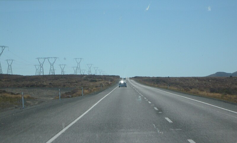 File:SH 1 Desert Road looking north.jpg