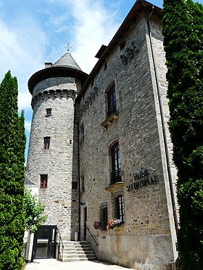 Sainte-Fortunade château mairie.JPG