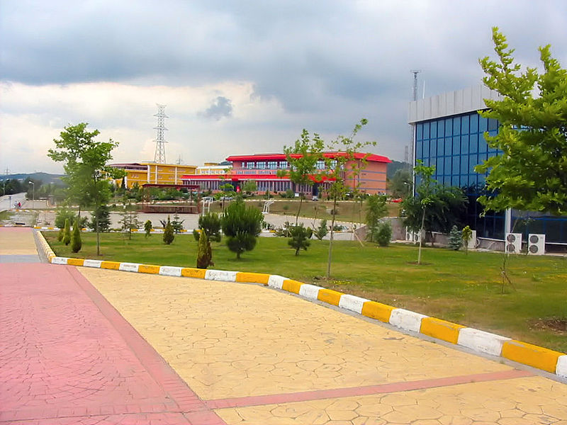 File:Sakaryauniversitygarden.jpg