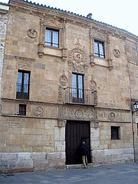 Casa dei Morti (Salmanca), di Juan de Álava (ca. 1500).-Il secolo di Fray Luis de León, Salamanca e il Rinascimento, mostra, Università di Salamanca, pag.  42-