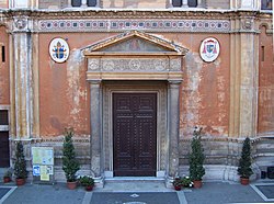 Hlavní vchod do baziliky