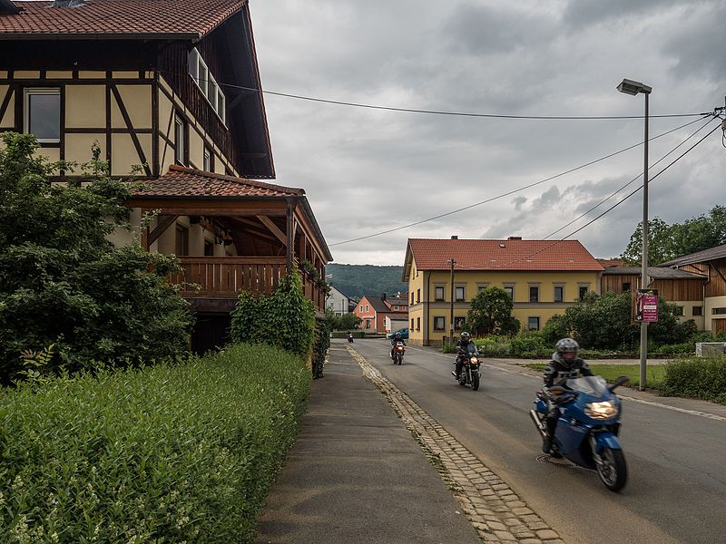 File:Schammelsdorf-Lange-Strasse-6117028.jpg