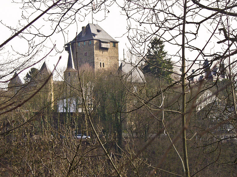 File:Schloss Burg an der Wupper Fernansicht 1.JPG