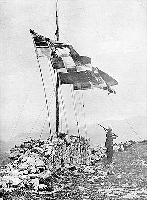 Toukokuu 1913. Suurvaltojen liput Shkodran yllä