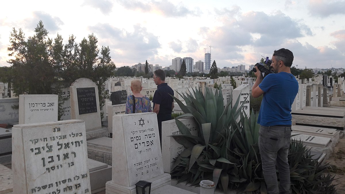 Израиль кладбище кибуц