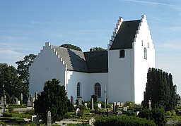 Skivarps kyrka i augusti 2011