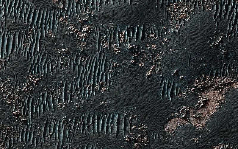 File:Squiggly Sand Dunes on Mars.jpg