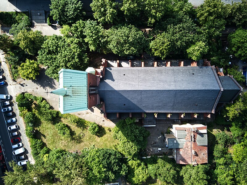 File:St. Pius Kirche in Berlin-Friedrichshain von oben © Patrick Pehl CC-BY-SA 4.0.jpg