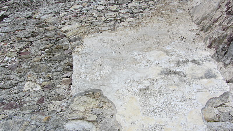 File:Strečno Partly preserved plaster.JPG